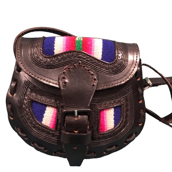 vintage leather black crossbody bag / Adjustable Strap - Picture 2 of 11